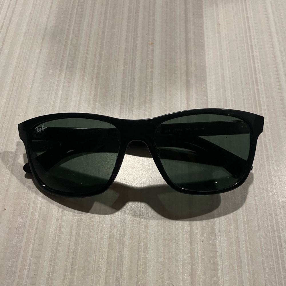 Mens black raybans